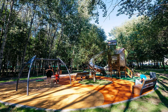 В районе Западное Дегунино благоустроили Базовский сквер 