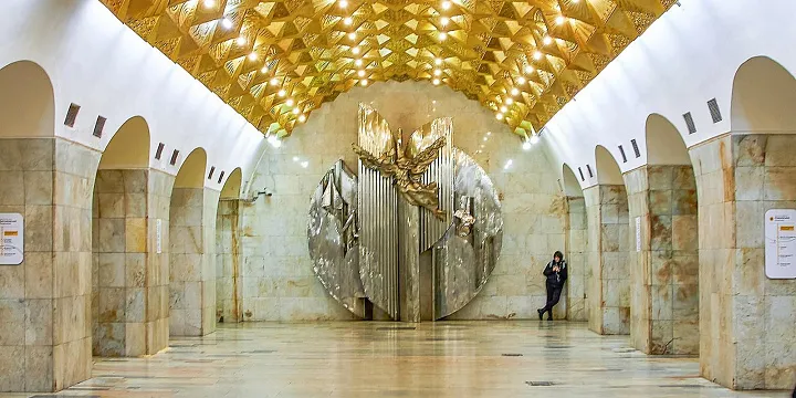 Историческое панно смонтировали в переходе между станциями метро «Авиамоторная» 