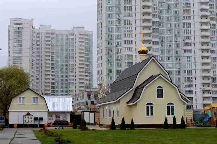 На юге Москвы началось строительство храма иконы Божией Матери «Троеручица»