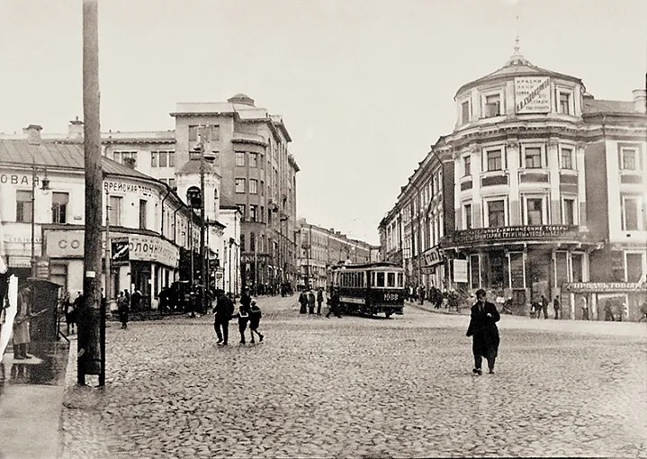 Одна, московская, моя