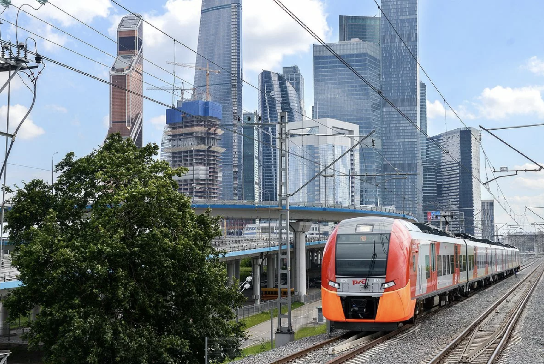 Мцк москва. Поезд Ласточка Москва МЦК. Московское центральное кольцо. Ласточка МЦК Москва Сити. МЦК Московское центральное кольцо.