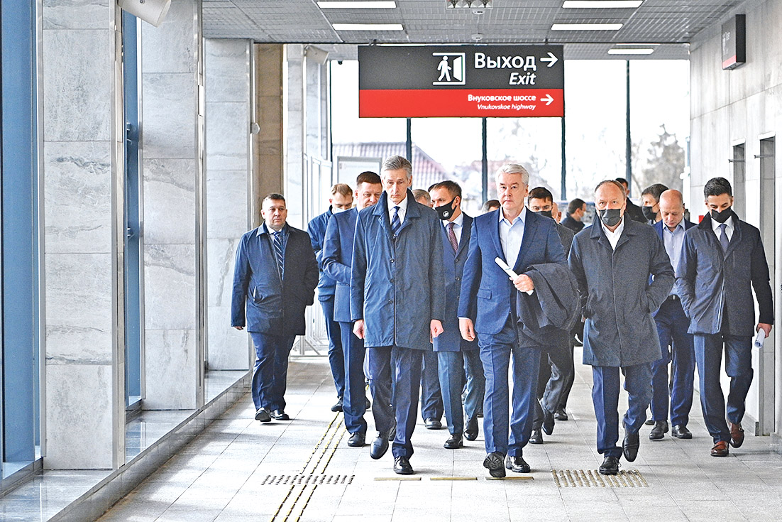 По конкорсу до вокзала