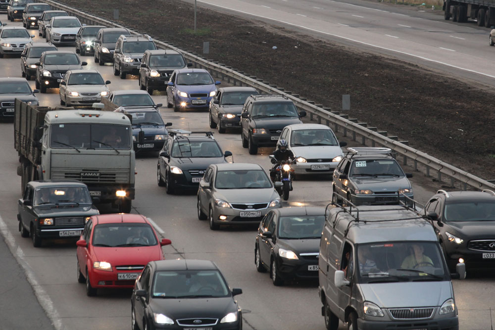 В другом регионе. Пробка на дороге. Пробка из автомобилей. Затор на дороге. Пробки на дорогах Москвы.