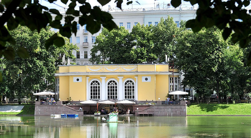 Скамейка булгакова на патриарших