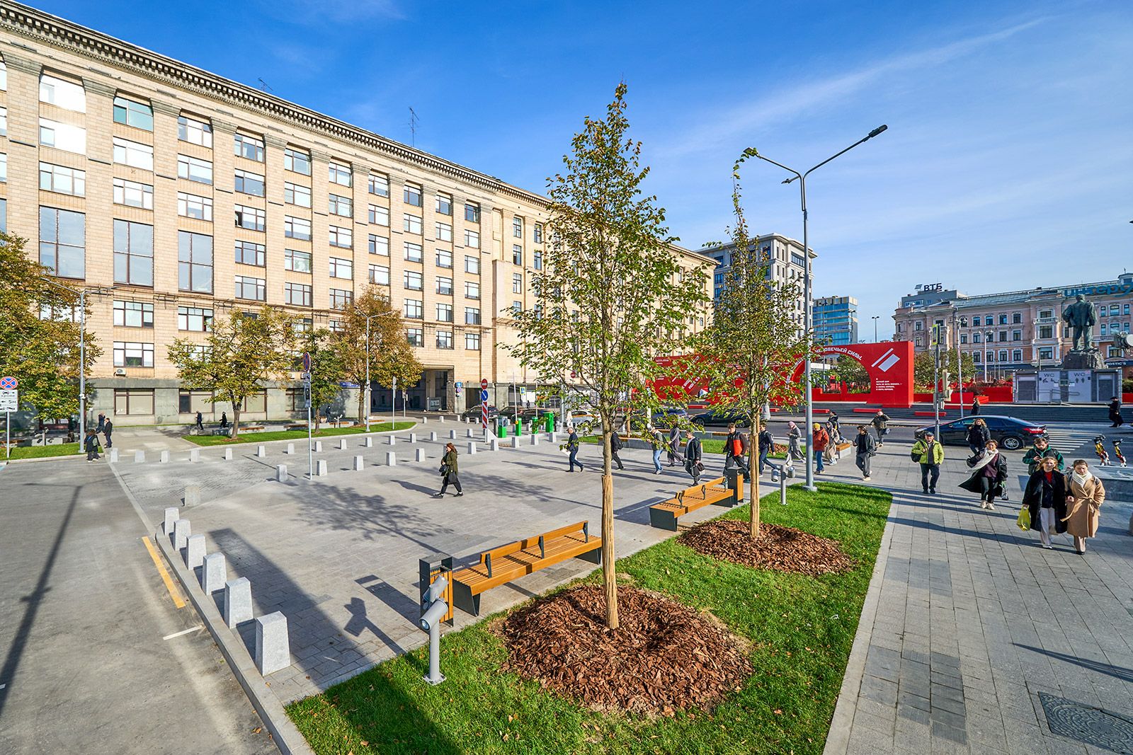 На Триумфальной площади появилось новое общественное пространство