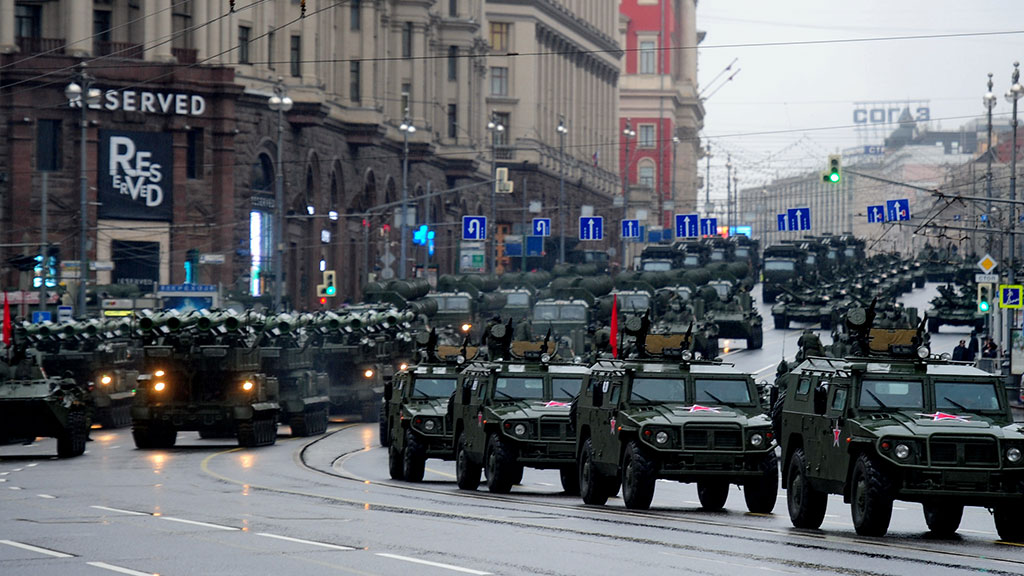 Техника после. Военная техника на Тверской 2020. Тверская парад техника Победы. Техника на репетиции парада. Военная техника на улицах Москвы.