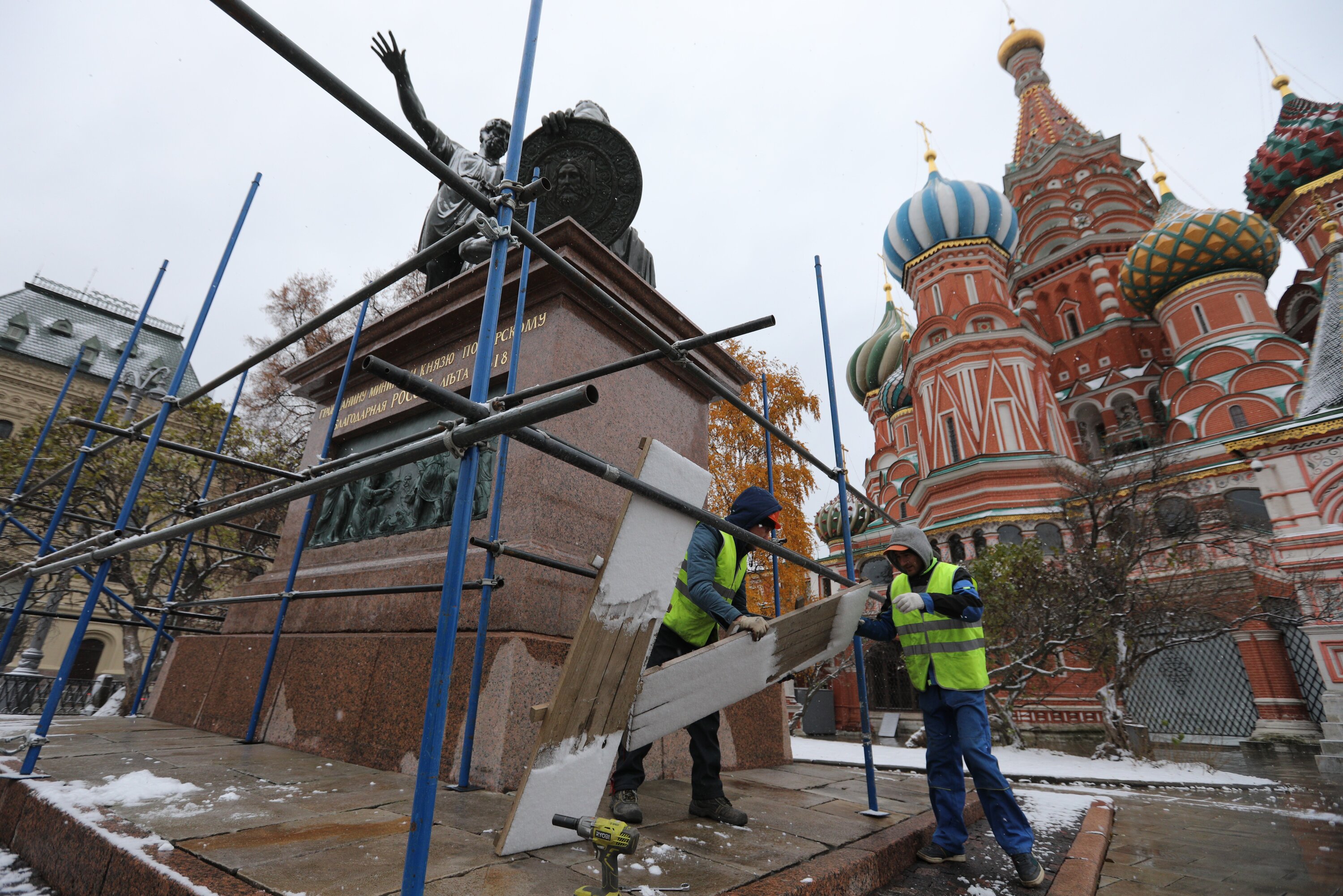 красная площадь памятник минину и пожарскому в москве