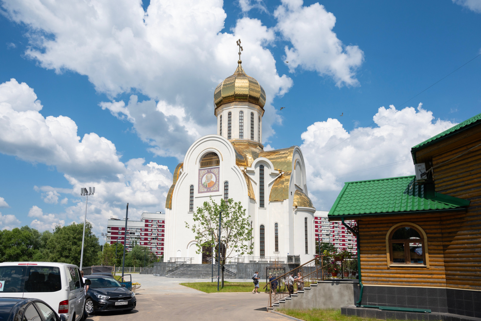 Вместо гостиницы в Крылатском построили Владимирский храм | 04.07.2024 |  Москва - БезФормата