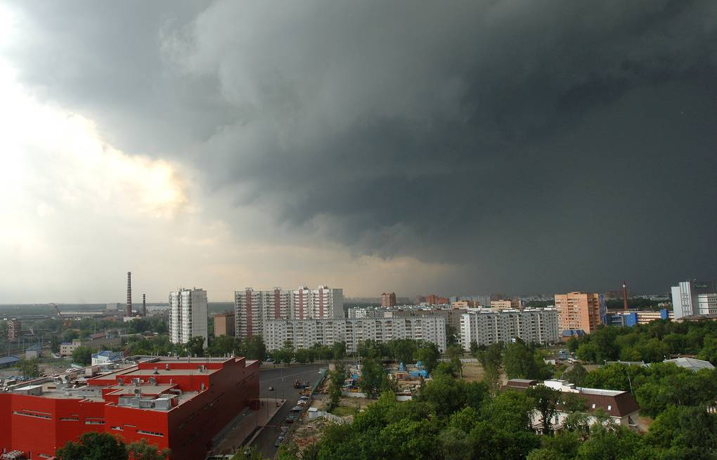 В москве ожидается ураган. Гроза в Москве. Гроза в Москве фото. Москва после грозы. Сильная гроза в Москве.