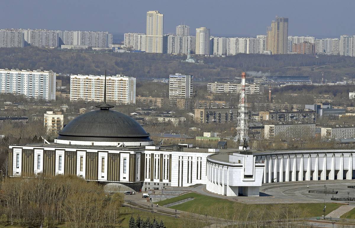 Поклонная гора Санкт-Петербург. Поклонная гора в Москве. Поклонная гора СПБ Озерки. Вечный огонь на Поклонной горе в Москве.