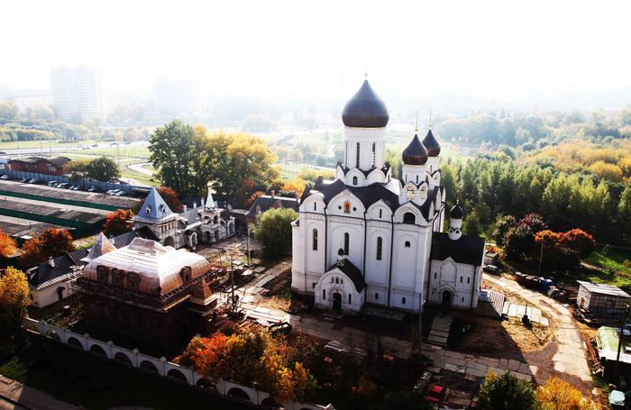 Храм саровского. Храм Серафима Саровского в Медведково. Храм Серафима Саровского на Шокальского. Серафимовская Церковь Медведково. Храм на Шокальского в Медведково.