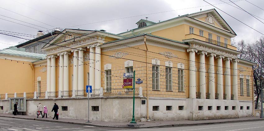 Prechistenka_pushkin_museum_corner.jpg