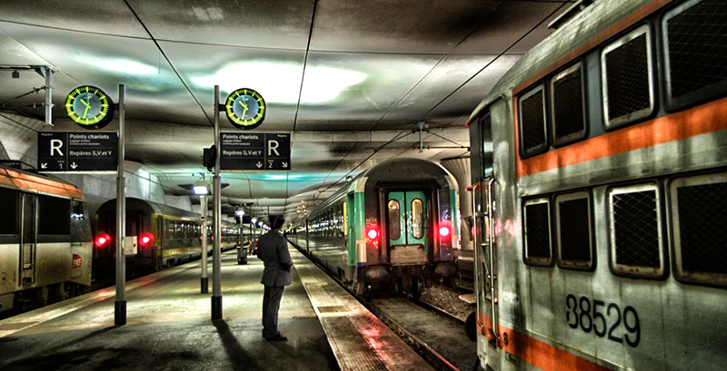 paris_station_depot_man_train_trains_platform_buildings-1129038.jpg