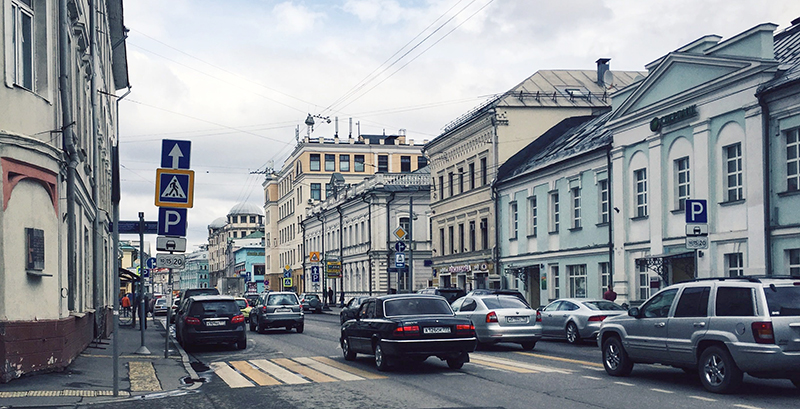 Moscow,_Sretenka_Street_and_Kolokolnikov_Lane_(30920558151).jpg
