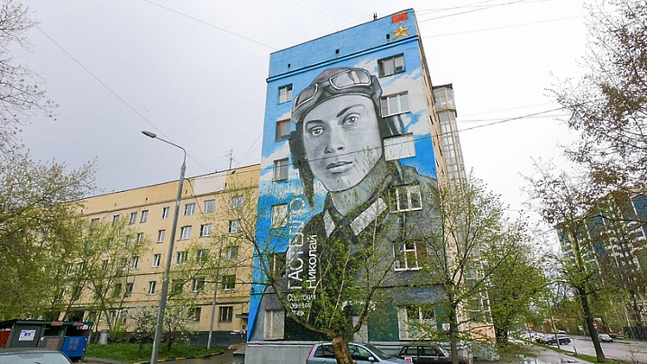 Капремонт дома с портретом летчика Николая Гастелло завершается на востоке Москвы