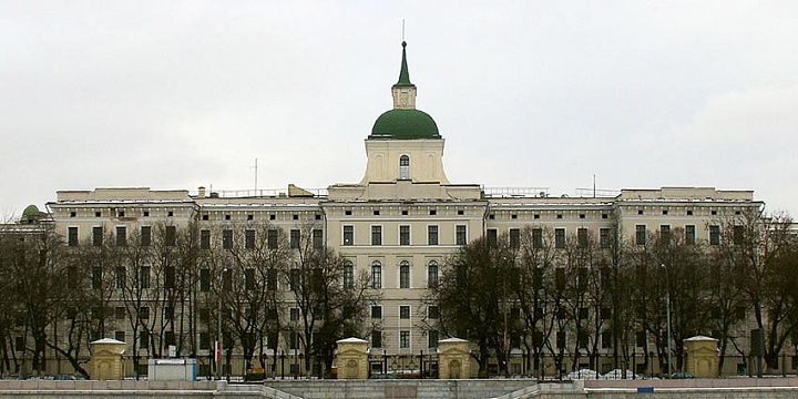 Louis Vuitton возьмет в управление отель у Кремля