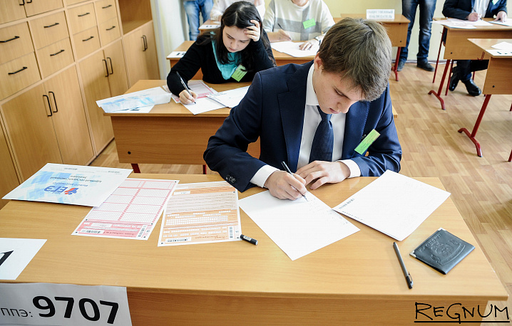 Выпускники российских школ рассказали о нарушениях на ЕГЭ 