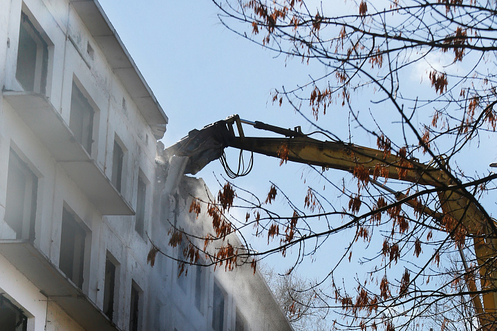 В районе Крюково демонтировали восемь пятиэтажек по реновации 