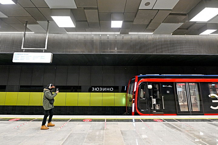 В июне завершится благоустройство территории у станции метро «Зюзино»