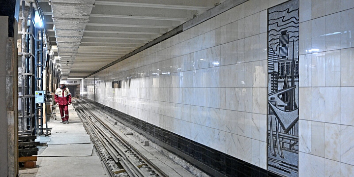 Монтаж исторических панно завершен на станции «Каширская» Большого кольца метро