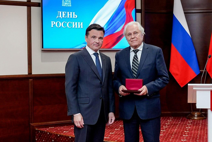 Звания «Заслуженный деятель науки Российской Федерации» удостоен начальник ...