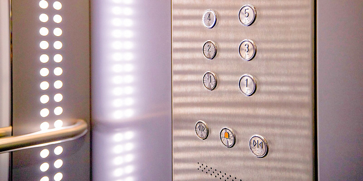 Лифты в Москве начали оборудовать обеззараживателями воздуха 