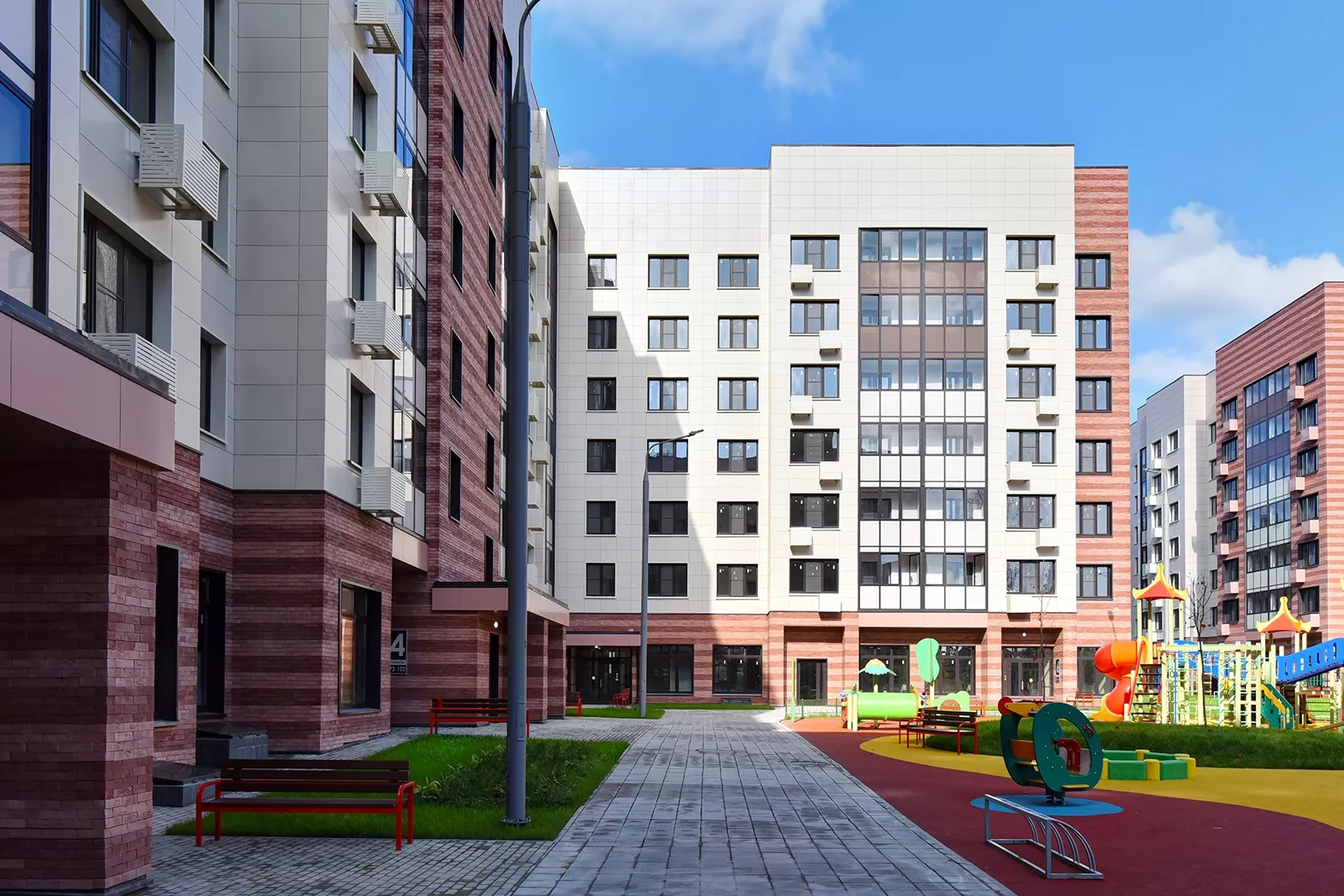 Больше 870 тыс. кв. метров жилья введено в ТиНАО с начала года