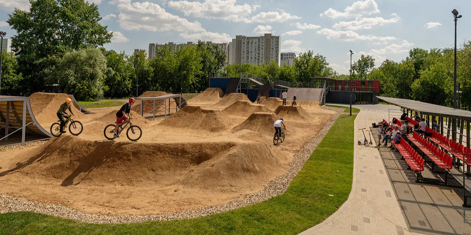 В парке «Яуза» появились треки для катания на велосипедах - Московская  перспектива