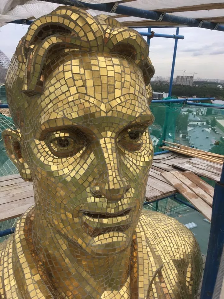 Как на ВДНХ реставрировали фигуры фасадной арки павильона «Космос ...